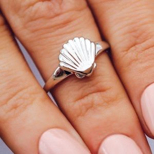 NWOT Pura Vida Shell Signet Ring - Silver